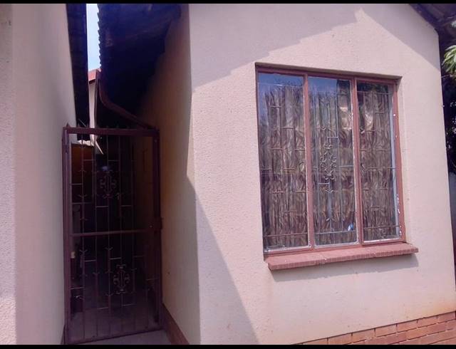 3 BEDROOM HOUSE FOR SALE IN TLHABANE WEST